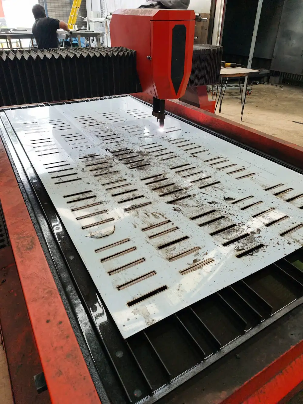 Mesa Pantógrafo de Corte Plasma CNC en Lámina de Acero