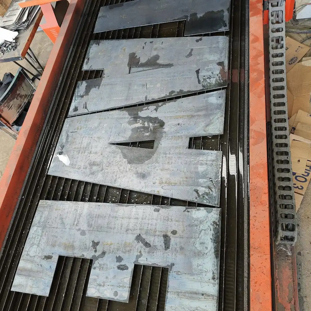 Letras Corpóreas y Rótulos Metálicos en Corte CNC